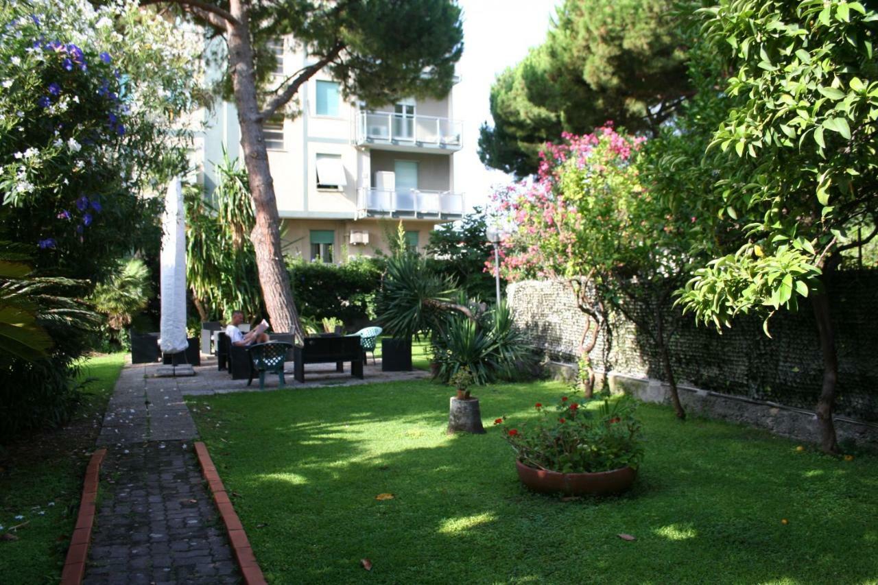 Hotel Rosalia Bordighera Exterior photo